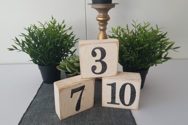 Table numbers, number holders